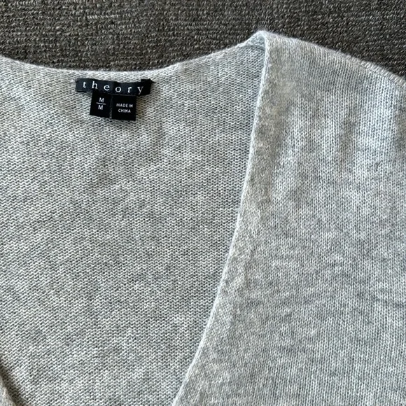 Theory Adrianna Feather Weight Cashmere Sweater V-Neck Heather Gray - M - Picture 5 of 10